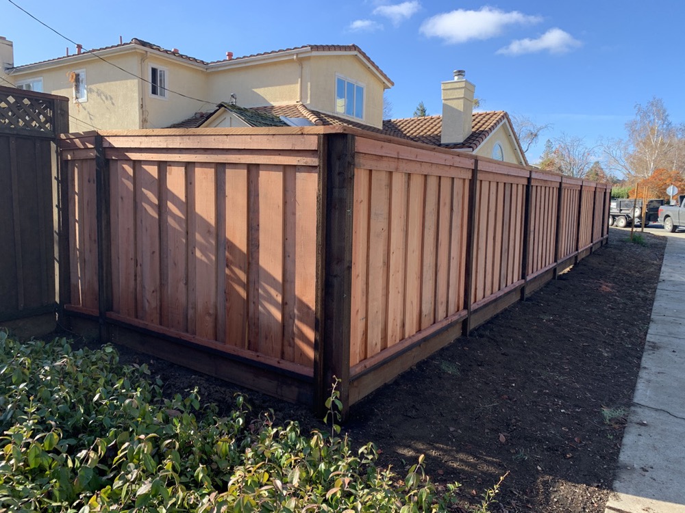 New redwood privacy fence installed by Garescape in the Bay Area